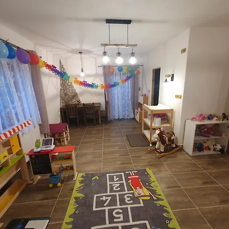 Na Farme Se Saunou A Virivkou, I S Jizdou Na Koni