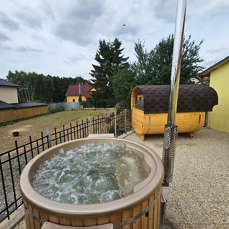 Na Farme Se Saunou A Virivkou, I S Jizdou Na Koni Příbram