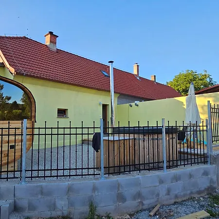 Vendégház Na Farme Se Saunou A Virivkou, I S Jizdou Na Koni Příbram